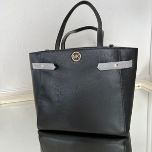 NWT. Michael Kors Carmen Large Leather Tote Handbag